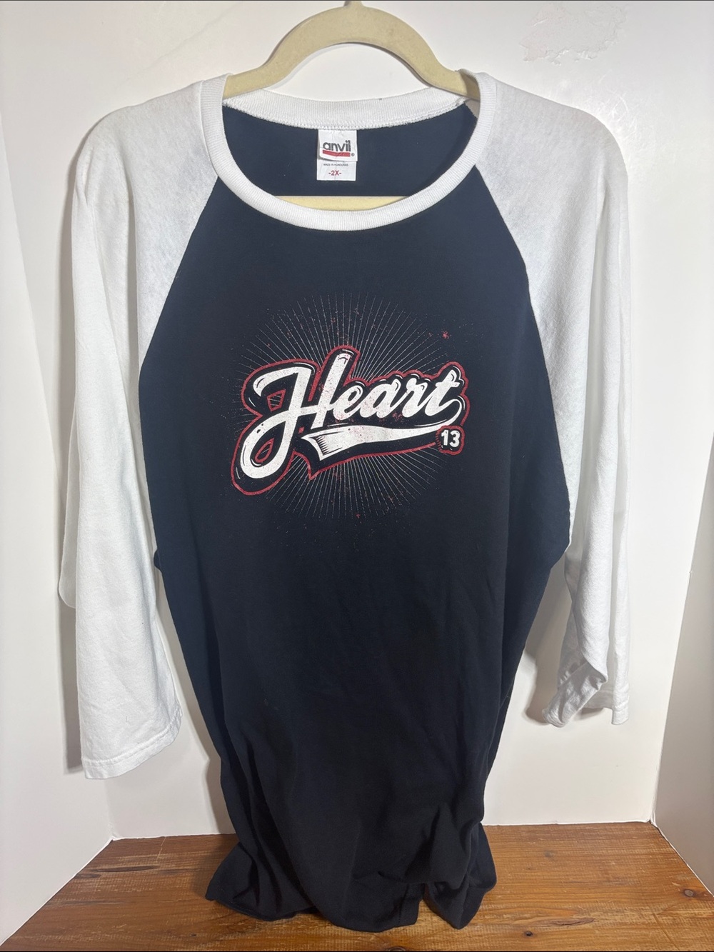"Heart" Concert Jersey T Shirt 2013  Size: 2x in Excellent Used Condition!  EUC